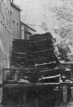 Die Rder der Gewrzmhle sind alterschwach. Die Altstadtfreunde drngen auf sanierung. Foto: T: Kohl